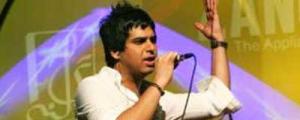 جمعي از خوانندگان موسيقي پاپ ايران زنده و پلیبک كنسرت ميدهند