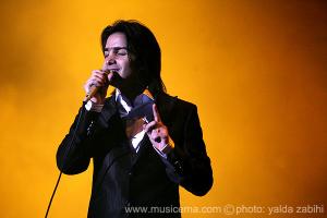 كنسرت محسن يگانه در میان استقبال پرشور هوادارانش برگزار شد