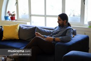 گفت‌و‌گو با آرش پاکزاد در دفتر سایت موسیقی ما