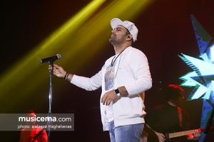 کنسرت سیامک عباسی در جشنواره موسیقی فجر - 24 دی 1395